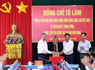 Party leader visits Hon Khoai Island in Ca Mau